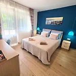 Coloured בית הארחה