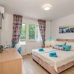Coloured בית הארחה 3*