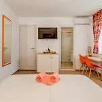 בית הארחה Coloured ספליט
