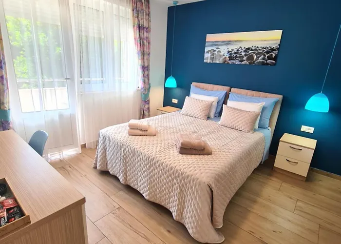 Coloured Πανσιόν